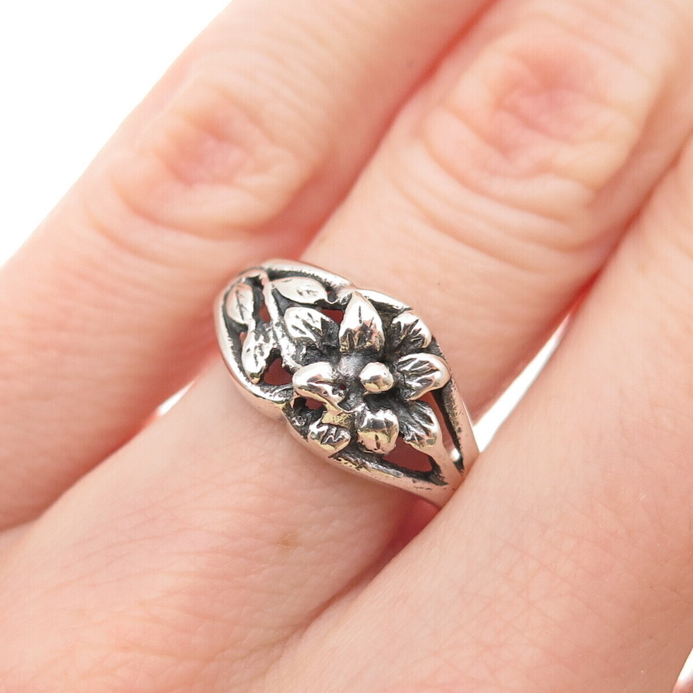925 Sterling Silver Vintage Floral Oxidized Ring Size 6